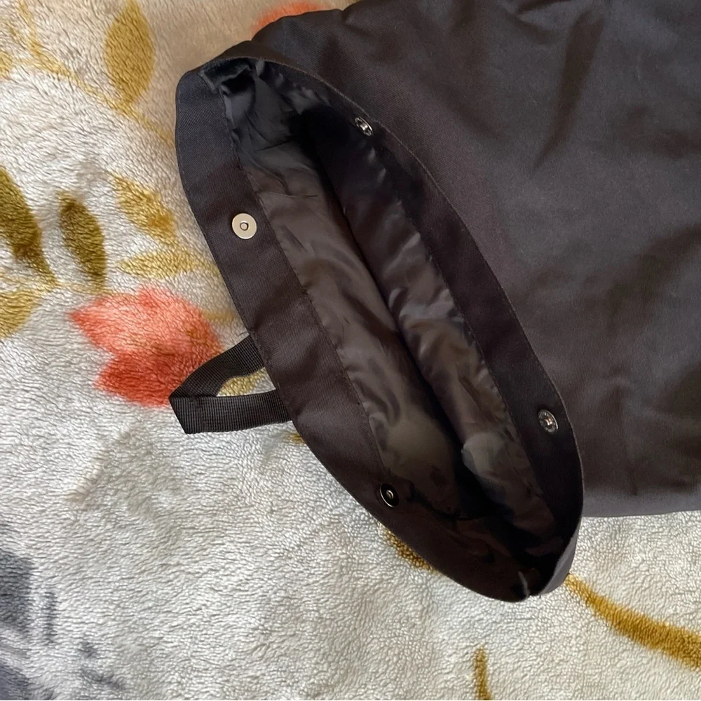 On Running Charcoal Roll-Top Backpack dark black
